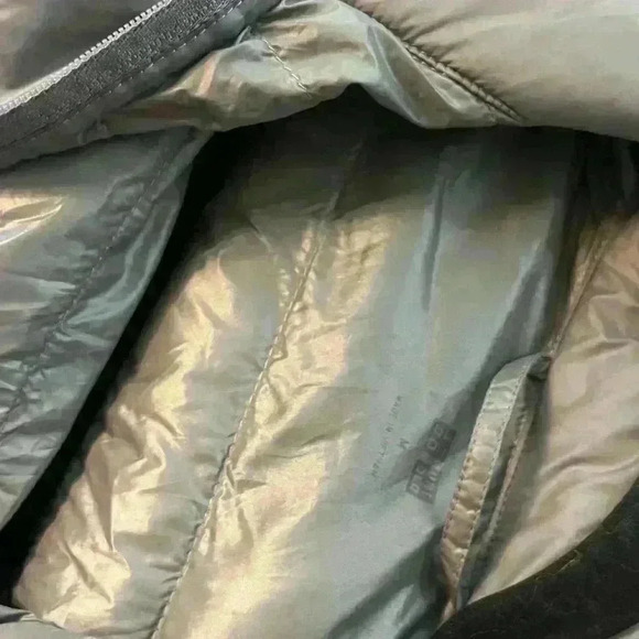 Uniqlo packable Grey Puffy Zip up coat size Medium - Picture 5 of 11